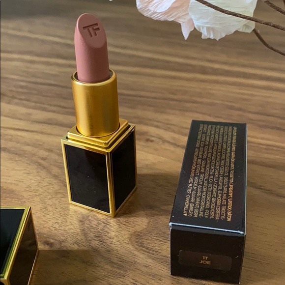 Tom Ford lips and boys in JOE